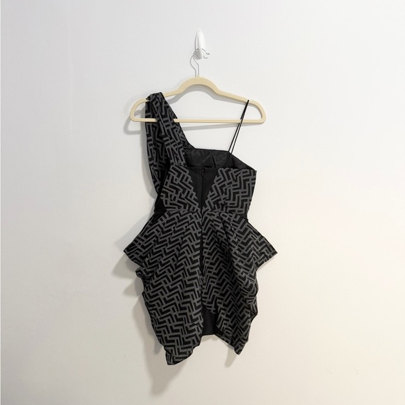 Alexander McQueen For Target Black And Grey One-Shoulder Geometric Silk Dress - Picture 2 of 6